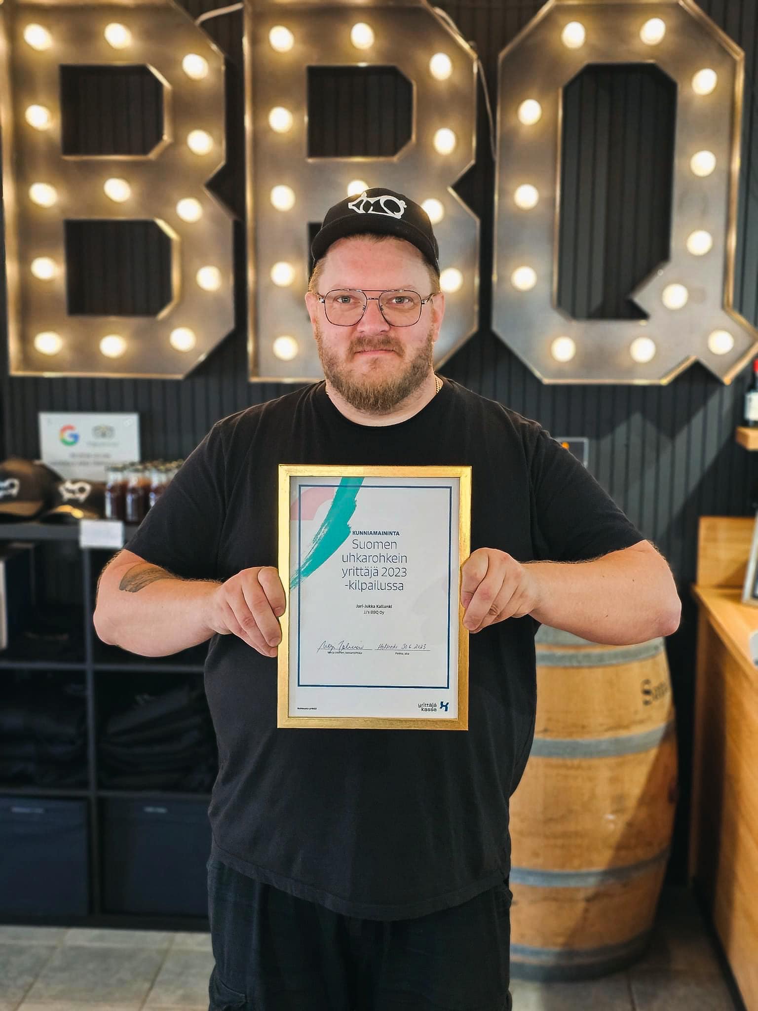 Uhkarohkein yrittäjä -kilpailussa kunniamaininta salolaiselle ravintolayrittäjälle